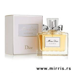 Boca parfema Christian Dior Miss Dior pored kutije bele boje